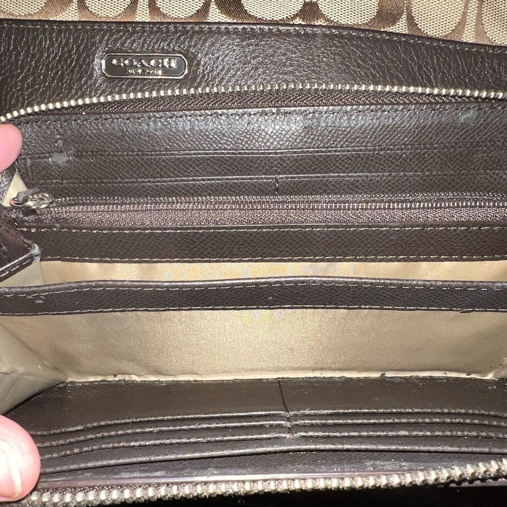 COACH PARK SIGNATURE CARRIE TOTE F28728
SILVER/KHAKI/MAHOGANY with WALLET - Picture 9 of 16
